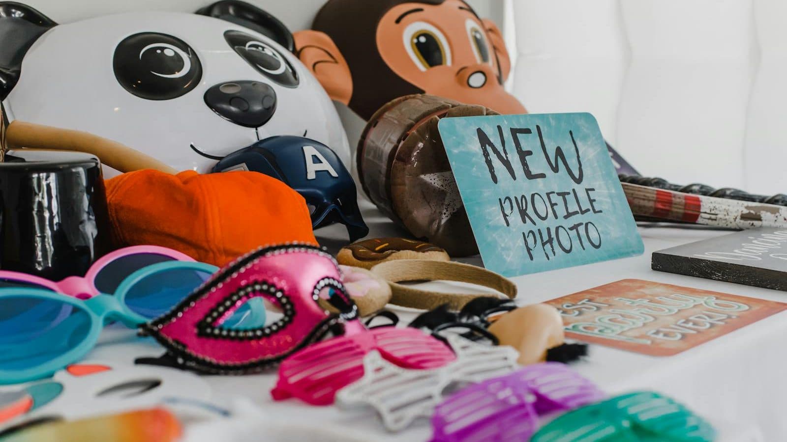 Assorted-color Mask and Glasses